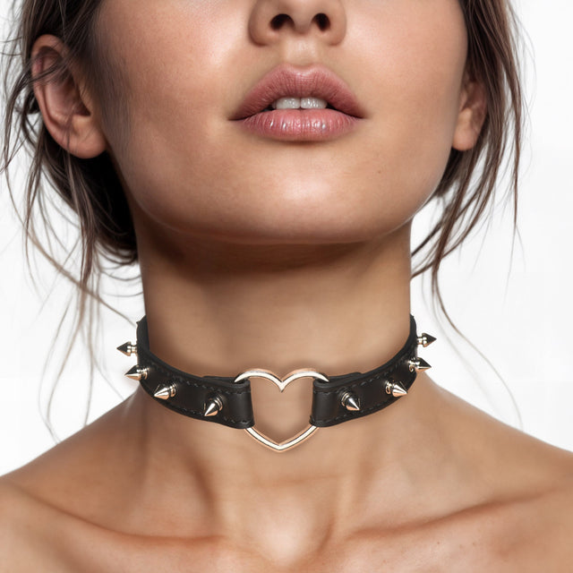 Spiked Choker Necklace with Heart Ring Black